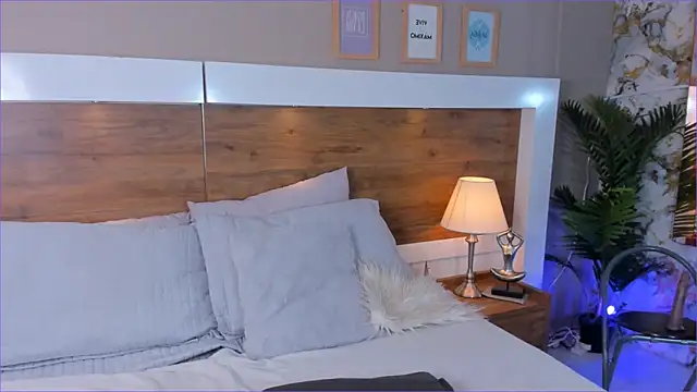 EmaBakker online show from 09.18.25