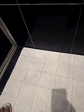 Snapshot of lm279 chatting on 02.23.25 lm279 online show from 02.23.25