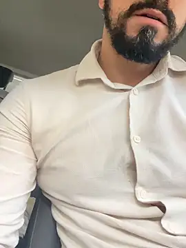 Snapshot of Edbero chatting on 10.13.25 Edbero online show from 10.13.25