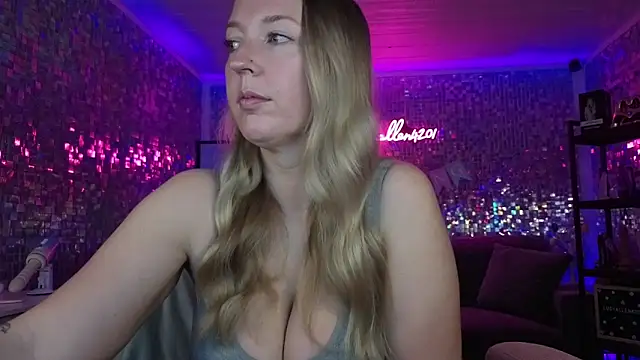 Snapshot of lucyallen4201 chatting on 04.15.26 lucyallen4201 online show from 04.15.26