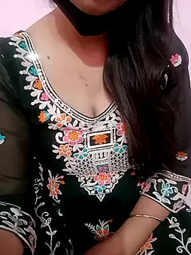 Snapshot of Mahi_Baby25 chatting on 10.18.25 Mahi Baby25 online show from 10.18.25