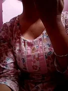 Snapshot of Mahi_Baby25 chatting on 10.22.25 Mahi Baby25 online show from 10.22.25