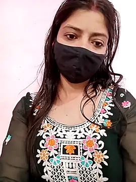 Snapshot of Mahi_Baby25 chatting on 11.13.25 Mahi Baby25 online show from 11.13.25