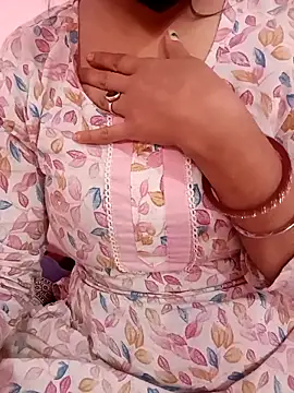 Snapshot of Mahi_Baby25 chatting on 11.17.25 Mahi Baby25 online show from 11.17.25