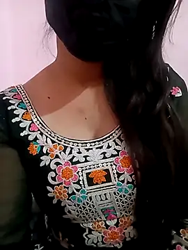 Snapshot of Mahi_Baby25 chatting on 11.22.25 Mahi Baby25 online show from 11.22.25