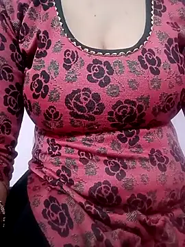 Snapshot of Mahi_Baby25 chatting on 12.14.25 Mahi Baby25 online show from 12.14.25