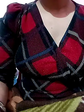 Snapshot of Mahi_Baby25 chatting on 12.14.25 Mahi Baby25 online show from 12.14.25