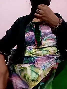 Snapshot of Mahi_Baby25 chatting on 12.22.25 Mahi Baby25 online show from 12.22.25