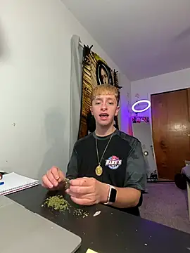 twentywithafelonyy online show from 12.16.24