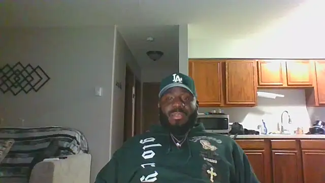 Snapshot of Stayinalive1992 chatting on 12.17.24 Stayinalive1992 online show from 12.17.24