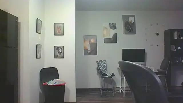 Snapshot of Stayinalive1992 chatting on 10.14.25 Stayinalive1992 online show from 10.14.25