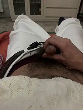 Snapshot of gianluca75gggggggh chatting on 11.22.25 gianluca75gggggggh online show from 11.22.25