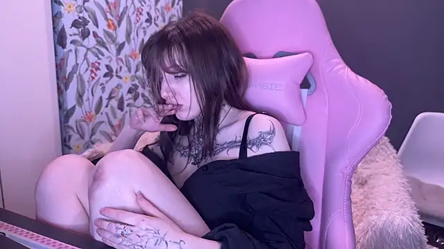Snapshot of moundliicht1 chatting on 05.04.26 moundliicht1 online show from 05.04.26