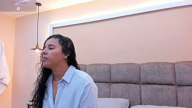 Snapshot of Dilan_y_Mia chatting on 12.15.24 Dilan y Mia online show from 12.15.24