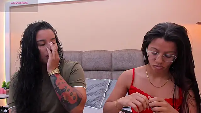 Snapshot of Dilan_y_Mia chatting on 12.19.24 Dilan y Mia online show from 12.19.24