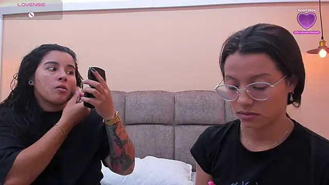 Snapshot of Dilan_y_Mia chatting on 12.23.24 Dilan y Mia online show from 12.23.24