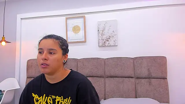 Snapshot of Dilan_y_Mia chatting on 01.29.25 Dilan y Mia online show from 01.29.25