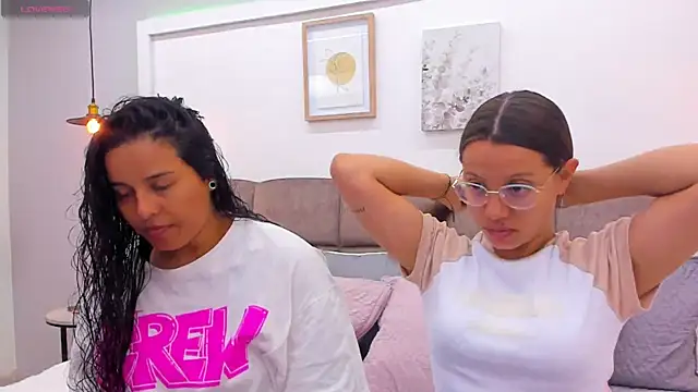 Snapshot of Dilan_y_Mia chatting on 03.06.25 Dilan y Mia online show from 03.06.25