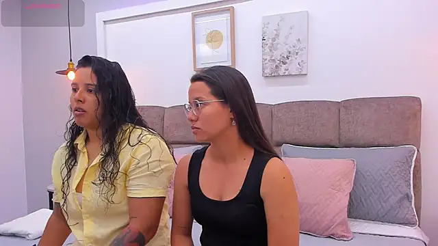 Snapshot of Dilan_y_Mia chatting on 03.08.25 Dilan y Mia online show from 03.08.25