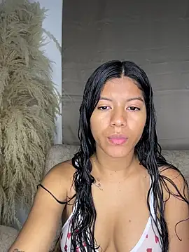 NiaBlanco online show from 12.04.25