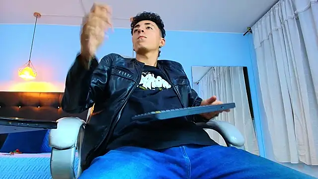 Lobo 17  online show from 02.13.25