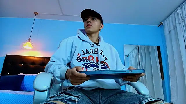 Lobo 17  online show from 02.14.25