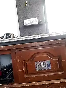 Snapshot of QcMisterv13 chatting on 01.05.25 QcMisterv13 online show from 01.05.25