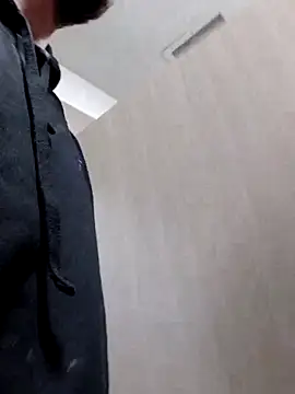 Snapshot of QcMisterv13 chatting on 01.28.25 QcMisterv13 online show from 01.28.25