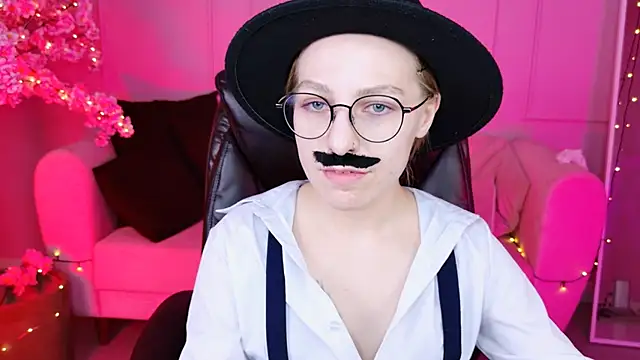 Snapshot of AphexQueen chatting on 12.14.24 AphexQueen online show from 12.14.24