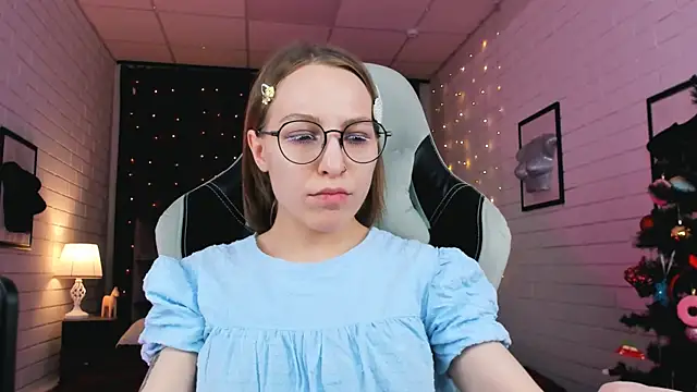 Snapshot of AphexQueen chatting on 12.21.24 AphexQueen online show from 12.21.24