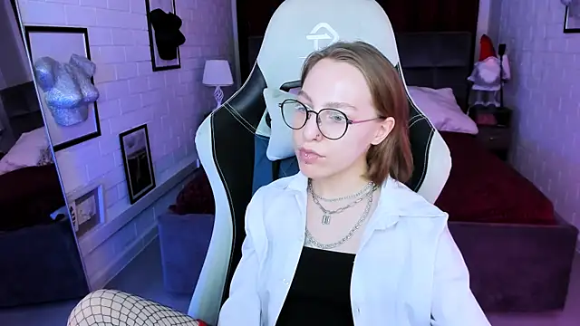 Snapshot of AphexQueen chatting on 01.11.25 AphexQueen online show from 01.11.25