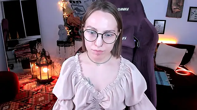 Snapshot of AphexQueen chatting on 01.22.25 AphexQueen online show from 01.22.25