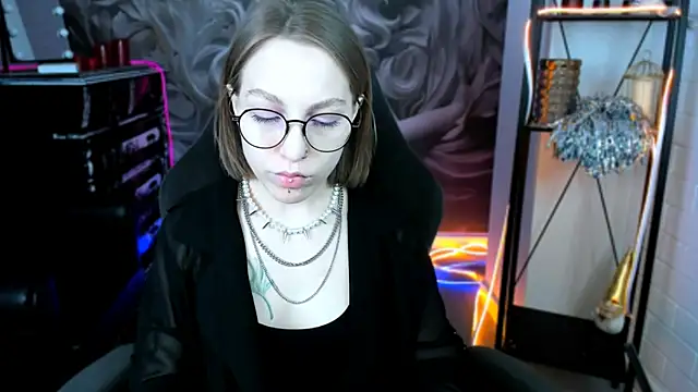 Snapshot of AphexQueen chatting on 01.24.25 AphexQueen online show from 01.24.25