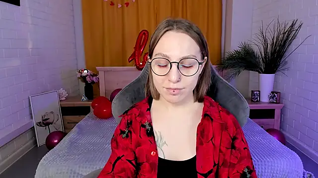 Snapshot of AphexQueen chatting on 02.12.25 AphexQueen online show from 02.12.25