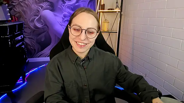 Snapshot of AphexQueen chatting on 02.27.25 AphexQueen online show from 02.27.25