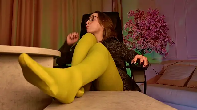 Snapshot of AphexQueen chatting on 10.15.25 AphexQueen online show from 10.15.25