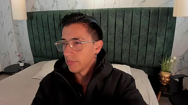 Snapshot of Andy_Joy_ chatting on 10.04.25 Andy Joy  online show from 10.04.25