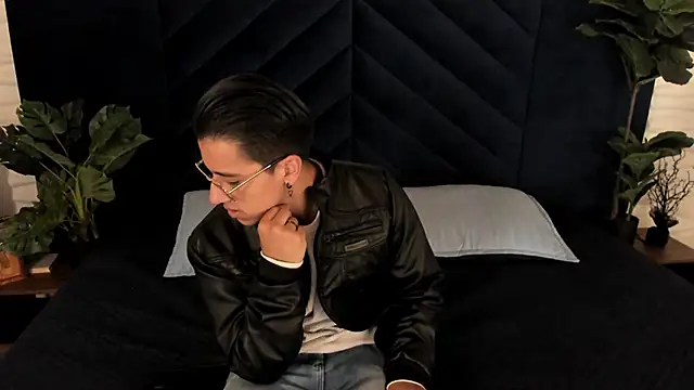 Snapshot of Andy_Joy_ chatting on 10.08.25 Andy Joy  online show from 10.08.25