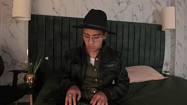 Snapshot of Andy_Joy_ chatting on 10.13.25 Andy Joy  online show from 10.13.25