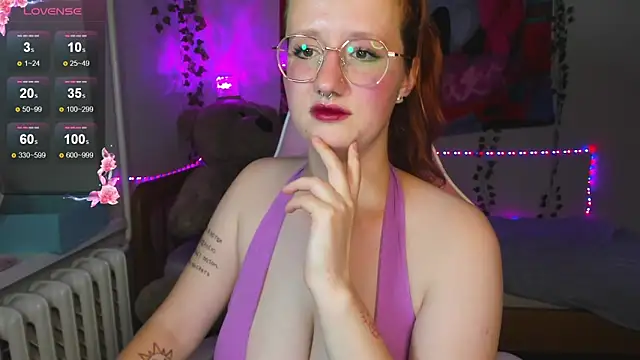 Snapshot of KrisTyBooBsin chatting on 10.15.25 KrisTyBooBsin online show from 10.15.25