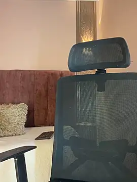 Snapshot of Emy_leon chatting on 02.08.26 Emy leon online show from 02.08.26