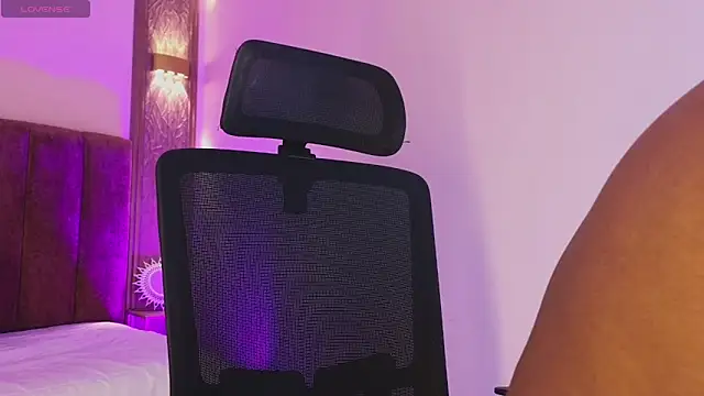 Snapshot of Emy_leon chatting on 02.12.26 Emy leon online show from 02.12.26