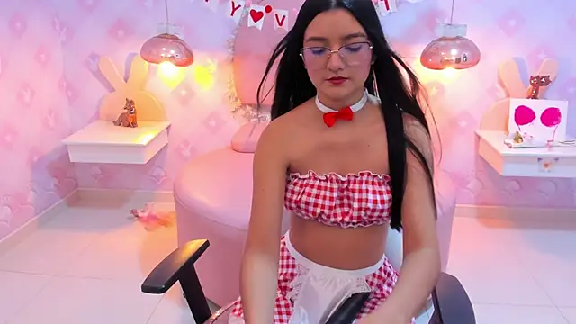 Saraa Skinny online show from 02.22.25