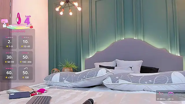 Snapshot of rubyhill_2711 chatting on 03.23.25 rubyhill 2711 online show from 03.23.25