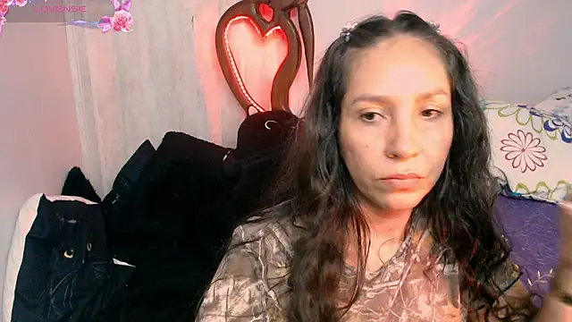 Snapshot of naihroby chatting on 06.08.26 naihroby online show from 06.08.26