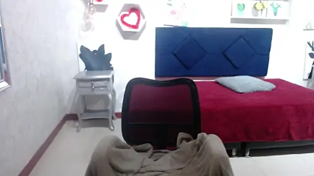 CarolineBrunx online show from 11.10.25