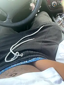 Snapshot of sneakylink13__ chatting on 10.18.25 sneakylink13 online show from 10.18.25