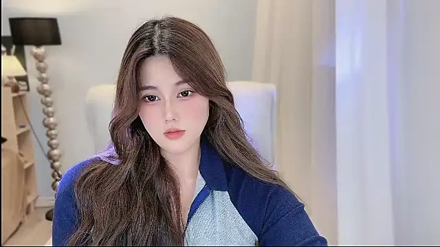 Snapshot of Strawberrybabyy1 chatting on 12.20.24 Strawberrybabyy1 online show from 12.20.24