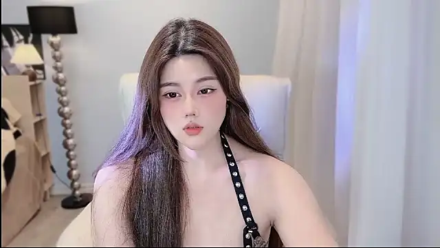Snapshot of Strawberrybabyy1 chatting on 12.22.24 Strawberrybabyy1 online show from 12.22.24