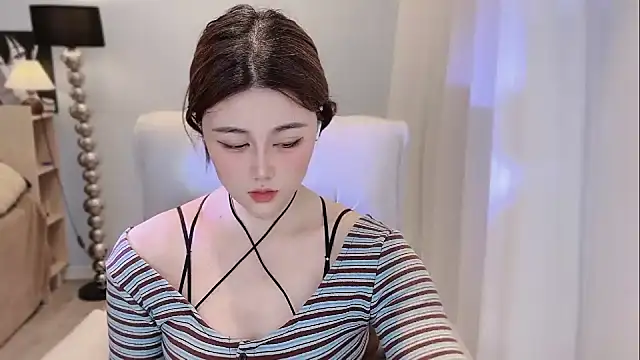 Snapshot of Strawberrybabyy1 chatting on 12.23.24 Strawberrybabyy1 online show from 12.23.24